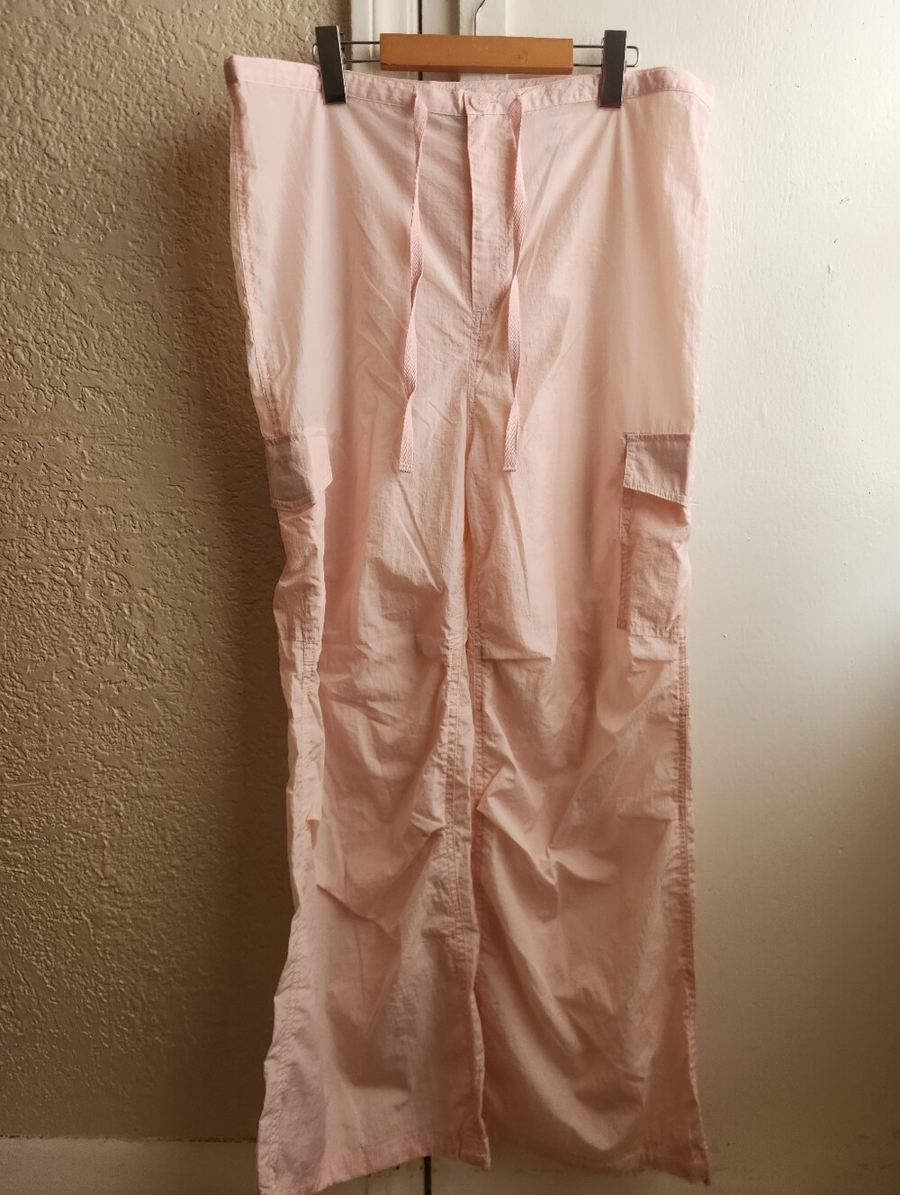 NWOT monki - High Rise Loose Cargo Parachute Pant